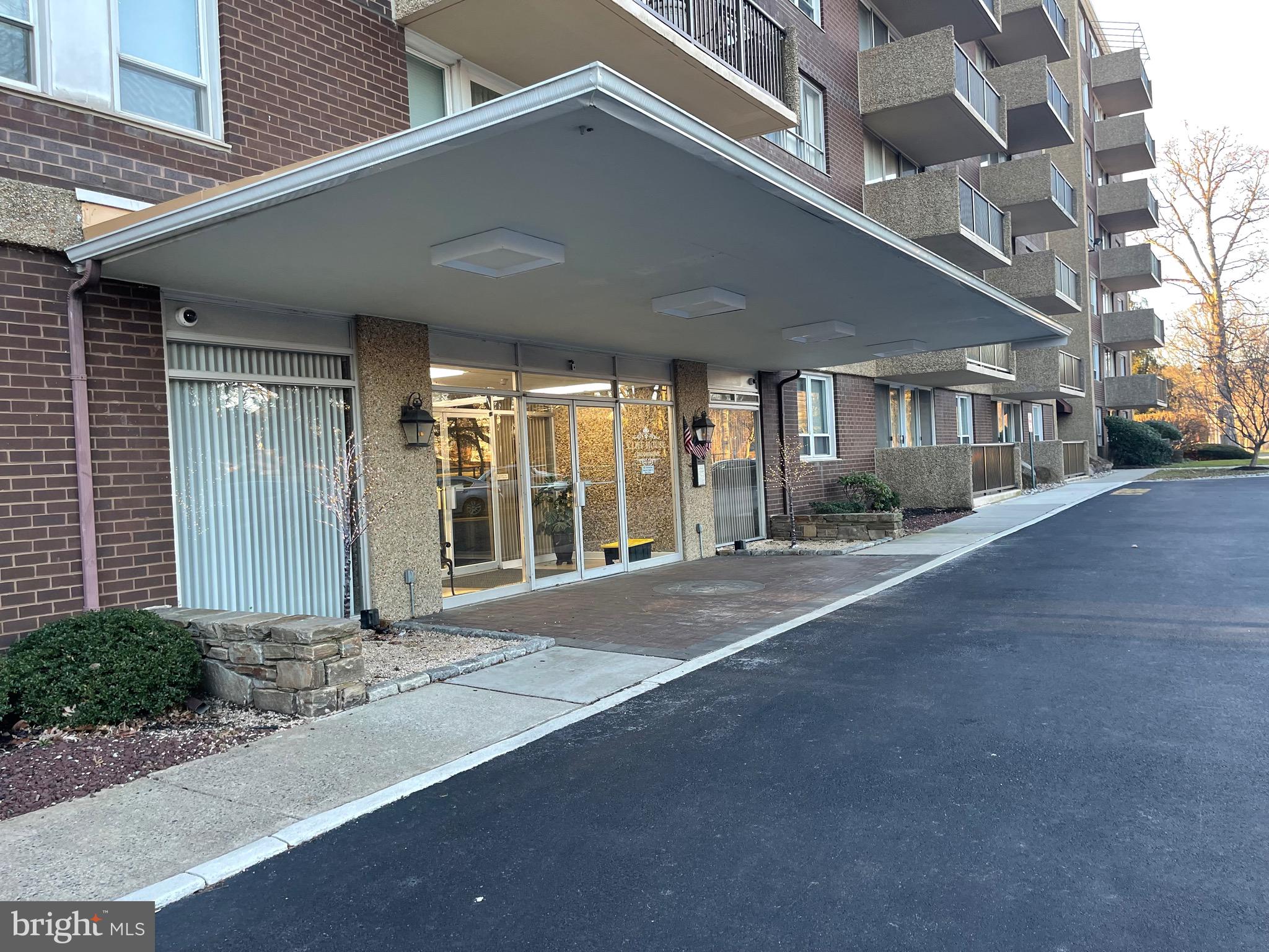 2016 Naamans Road, Unit 10F Wilmington, DE 19810 - Photo 4 of 33 Front Entrance