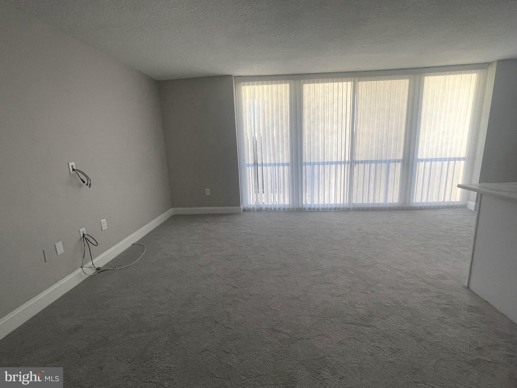 2016 Naamans Road, Unit 10F Wilmington, DE 19810 - Photo 9 of 33 Living Room