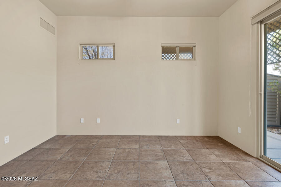 5660 Triangle X Place Tucson, AZ 85713 - Photo 28 of 48 5660 Triangle X Primary Bedroom 1