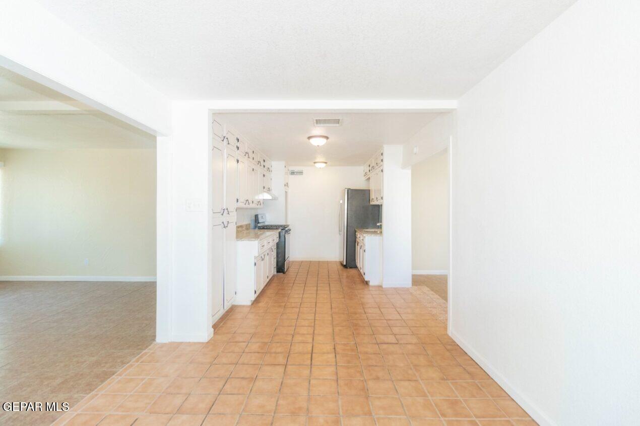6240 Cibolo Court El Paso, TX 79905 - Photo 13 of 50 a view of a living room with kitchen island