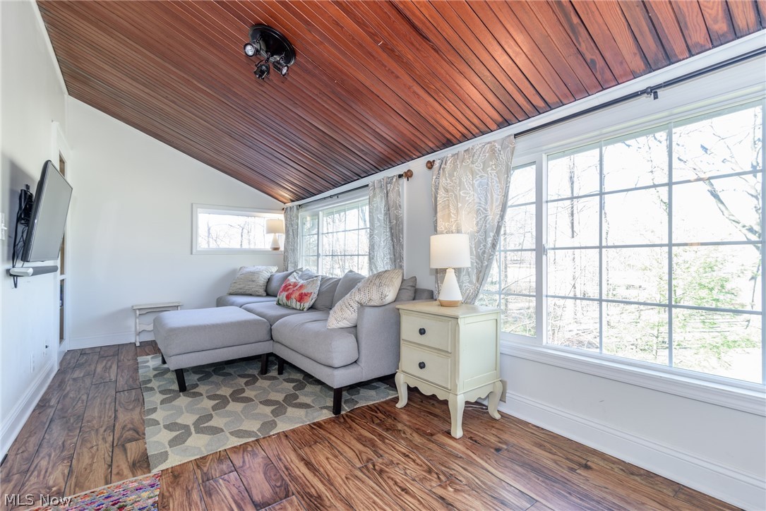 1562 Compton Road Cleveland, OH 44118 - Photo 5 of 7