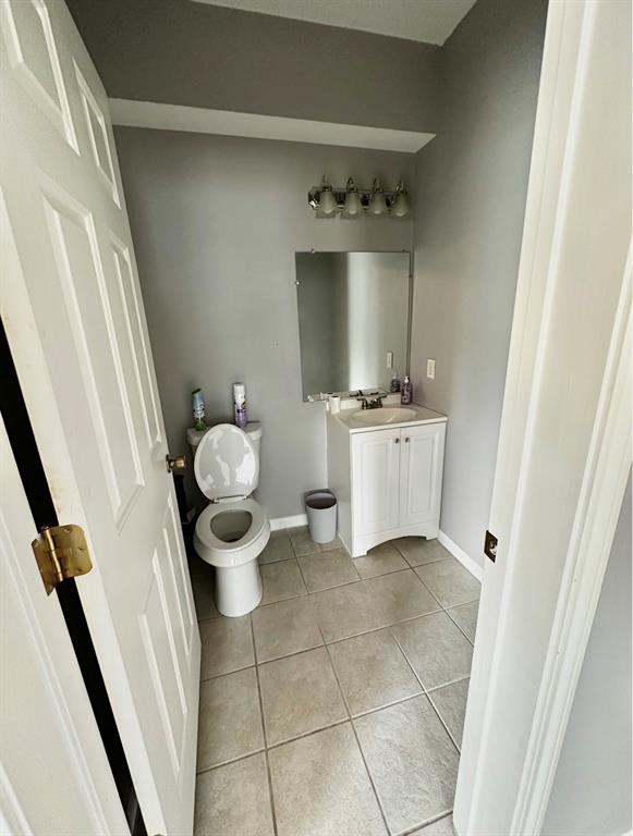5205 Hudson Bend Road Austin, TX 78734 - Photo 13 of 21 a bathroom with a sink and toilet
