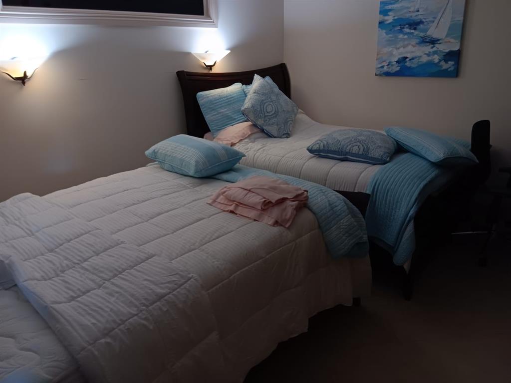 4280 Galt Ocean Drive, Unit 4G Fort Lauderdale, FL 33308 - Photo 14 of 24 a bed sitting in a bedroom next to a lamp