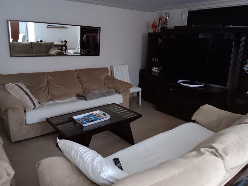 4280 Galt Ocean Drive, Unit 4G Fort Lauderdale, FL 33308 - Photo 6 of 24 a living room with furniture and a lamp