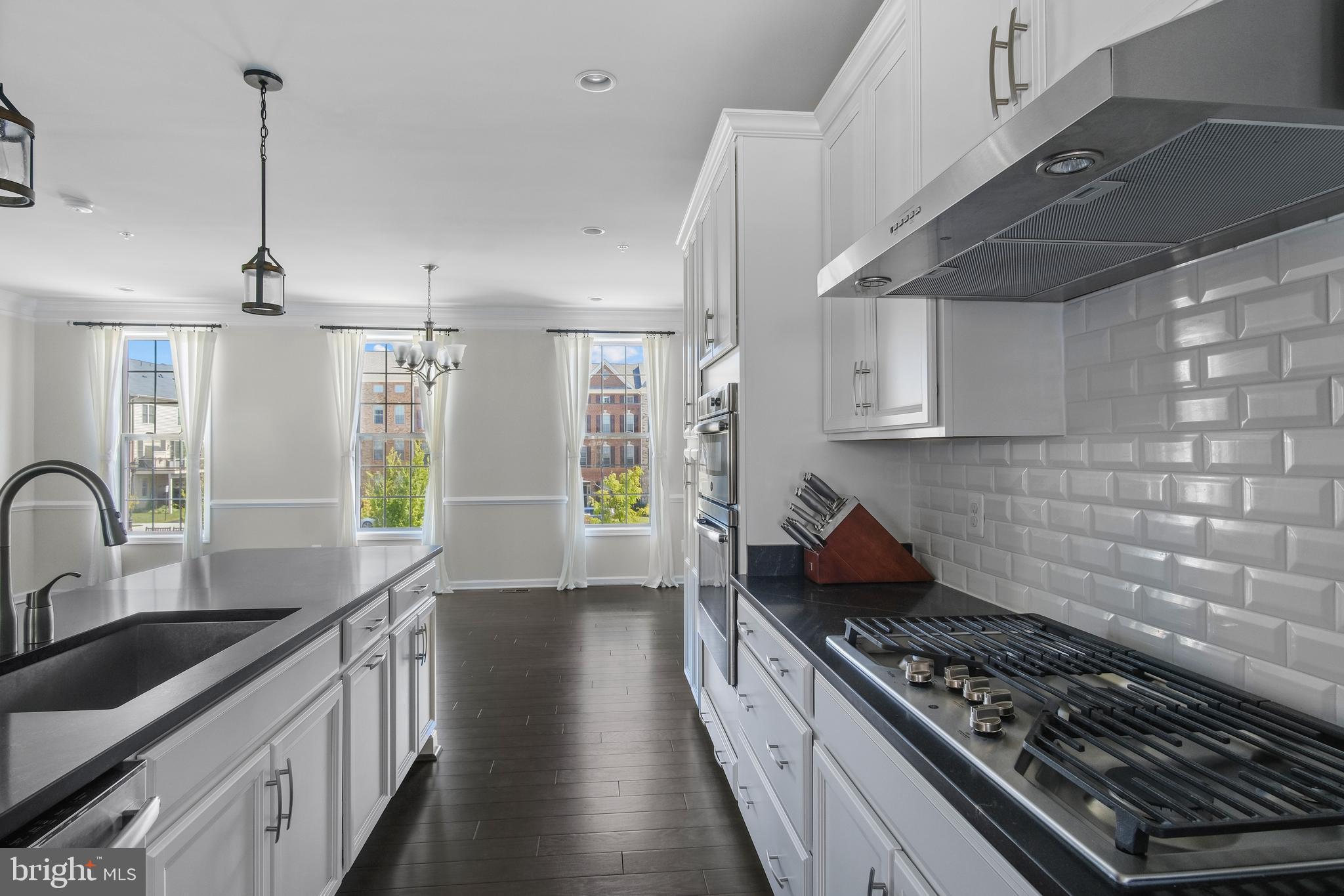 22487 Naugatuck Square Ashburn, VA 20148 - Photo 2 of 45