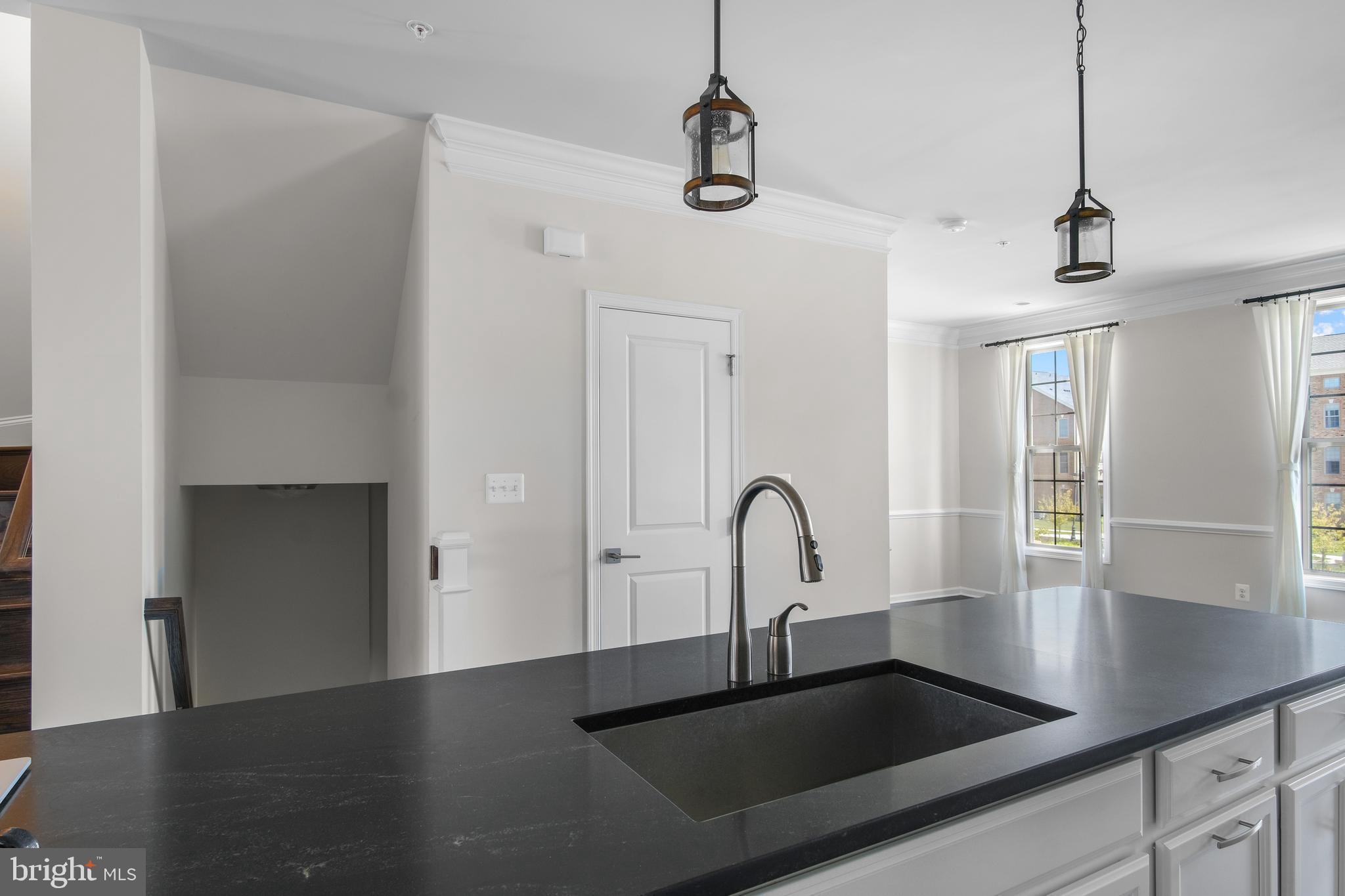 22487 Naugatuck Square Ashburn, VA 20148 - Photo 4 of 45