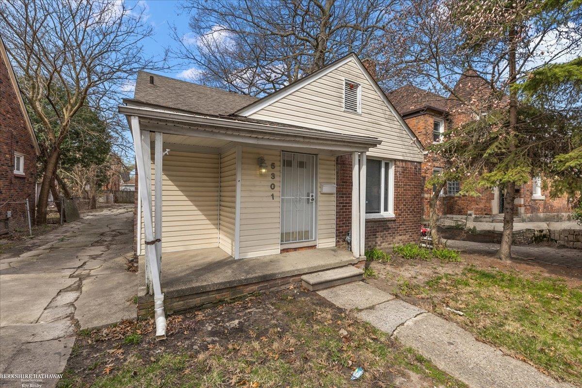 5301 Yorkshire Road Detroit, MI 48224 - Photo 2 of 22 50171564-24465d67-edbf-4902-9a2c-c524878b9017.JPG