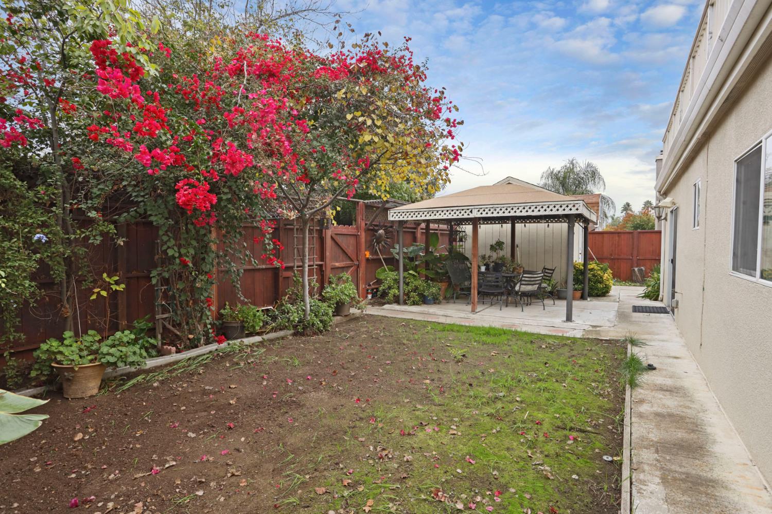1601 Spring Court Tracy, CA 95376 - Photo 44 of 49 a view of a house with swimming pool