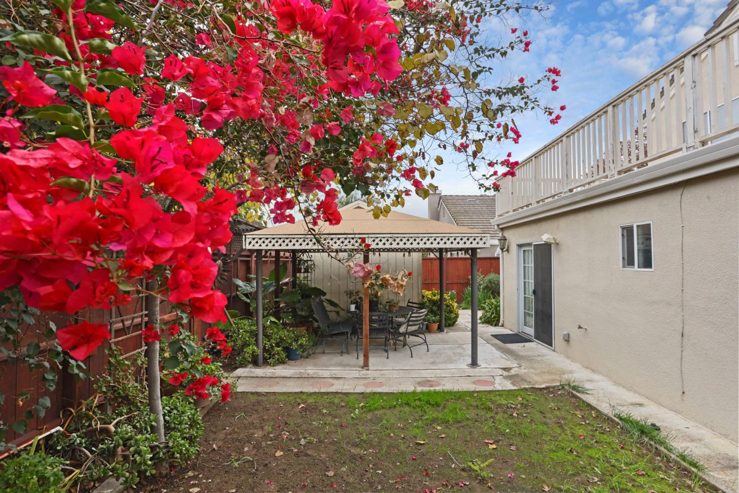1601 Spring Court Tracy, CA 95376 - Photo 49 of 49 a view of a patio with table and chairs and potted plants