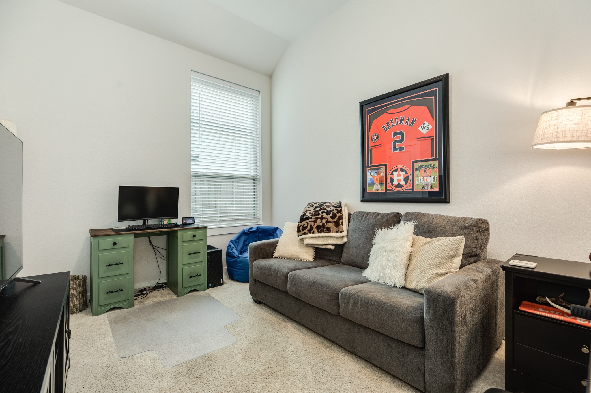 4010 Shackleton Court Iowa Colony, TX 77583 - Photo 23 of 31 Secondary Bedroom 3: Secondary bedroom with shared access to a full bathroom.