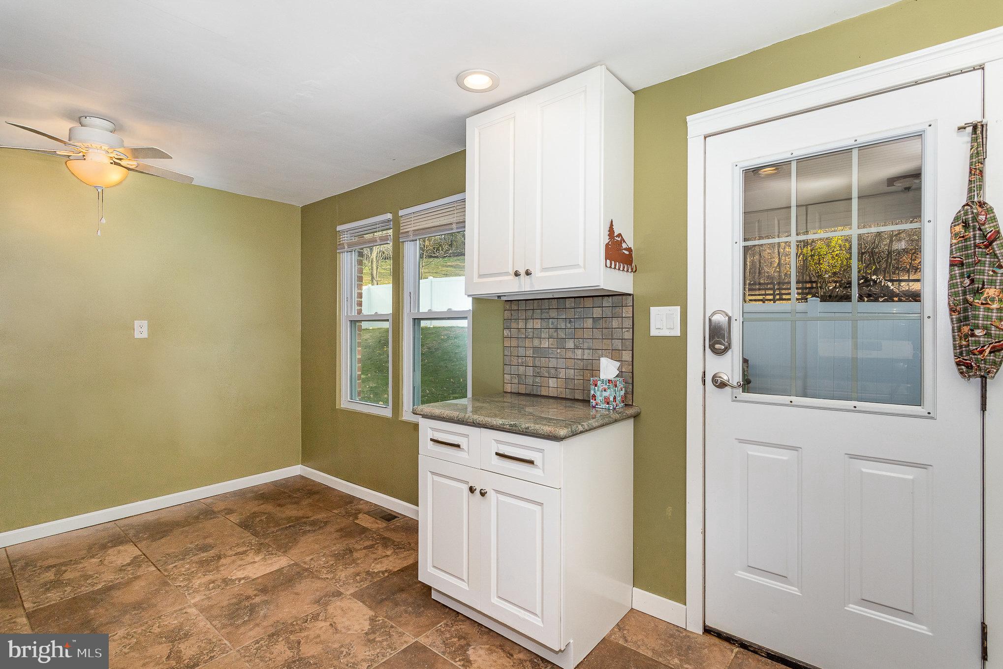 385 Long Road Mount Wolf, PA 17347 - Photo 13 of 29 Gallery Image 13