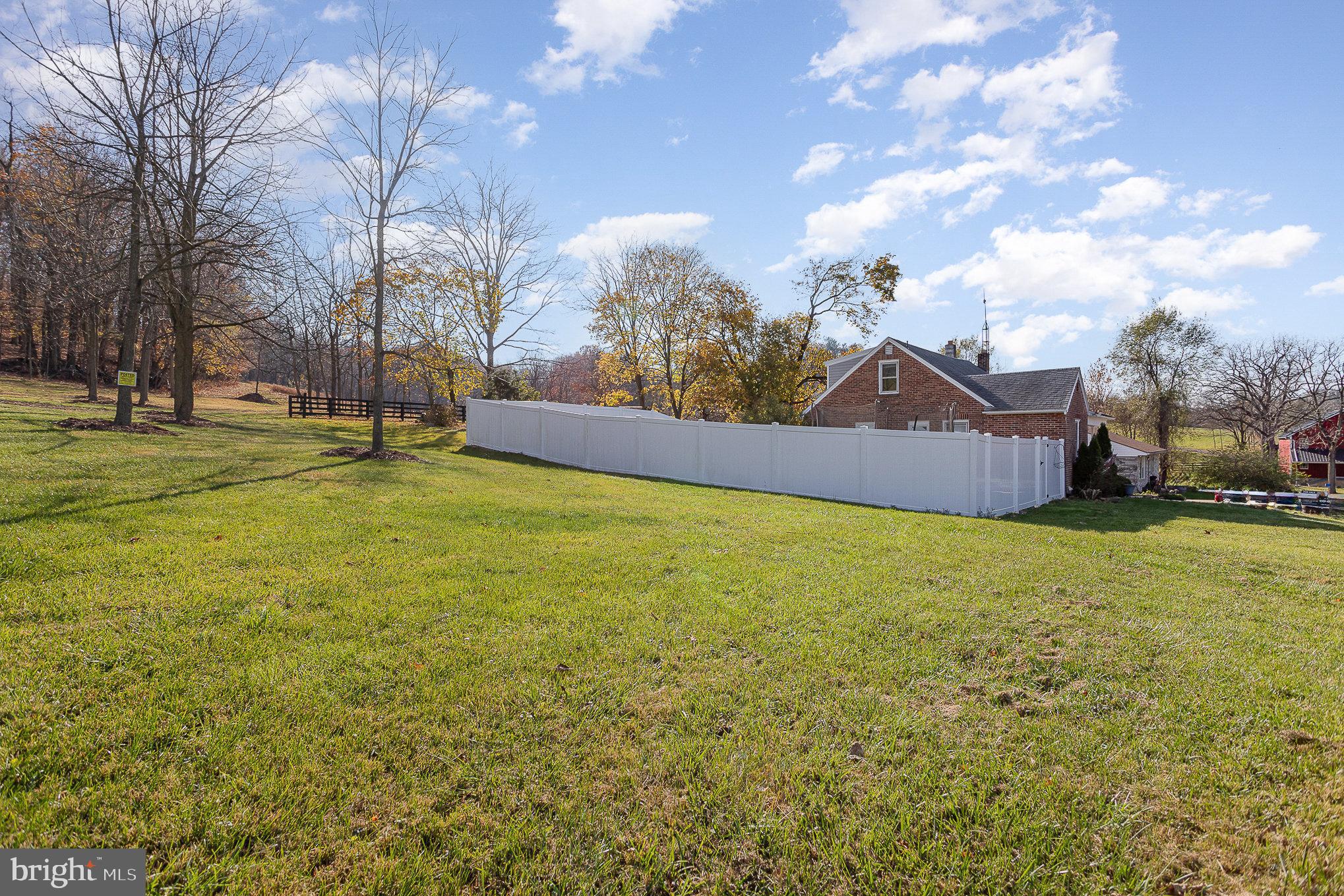 385 Long Road Mount Wolf, PA 17347 - Photo 4 of 29 Gallery Image 4