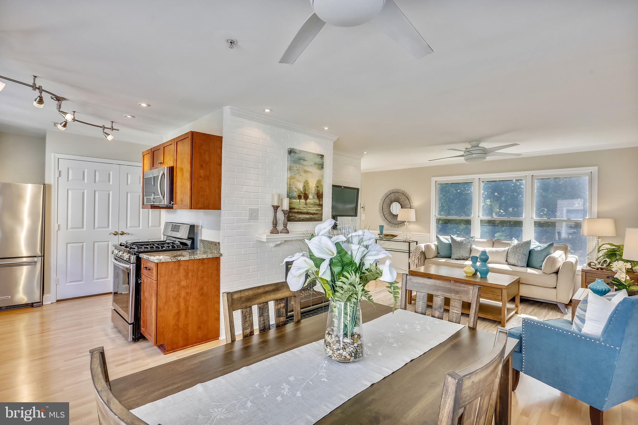 102 Ridgepoint Place Gaithersburg, MD 20878 - Photo 11 of 57 Main level has updated flooring, lighting & more
