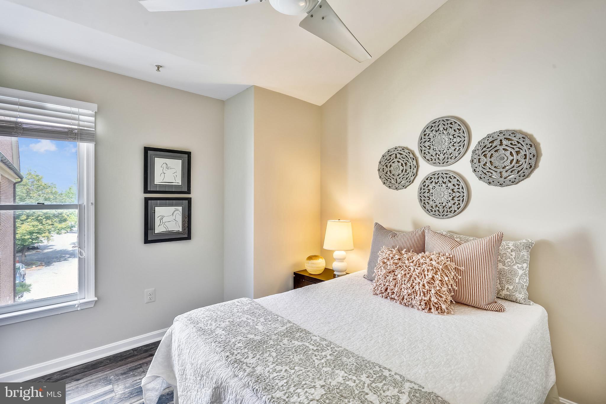 102 Ridgepoint Place Gaithersburg, MD 20878 - Photo 23 of 57 Second bedroom w/vaulted ceiling