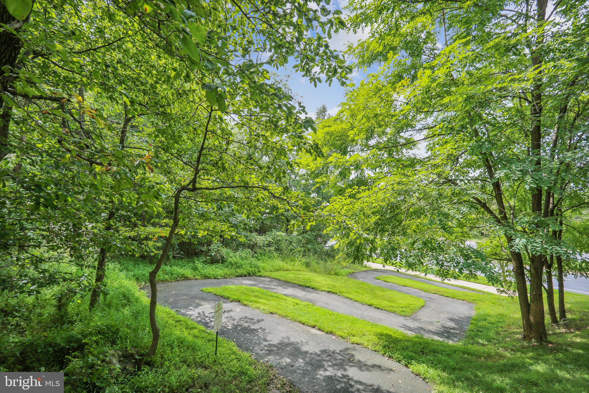 102 Ridgepoint Place Gaithersburg, MD 20878 - Photo 38 of 57 Walking path in back of house