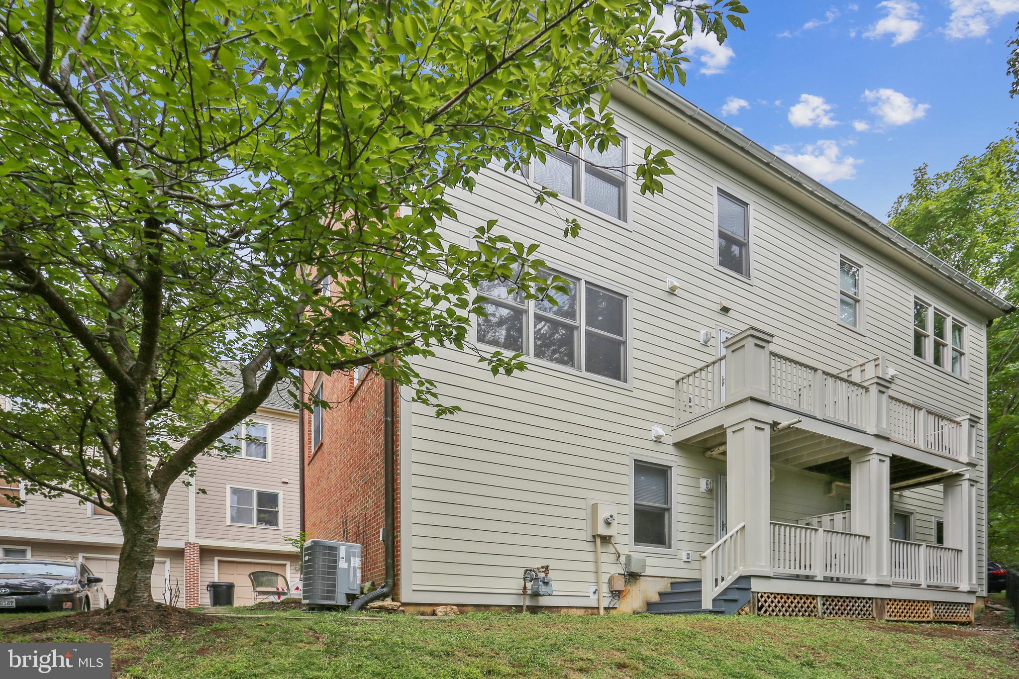 102 Ridgepoint Place Gaithersburg, MD 20878 - Photo 40 of 57 Back of house
