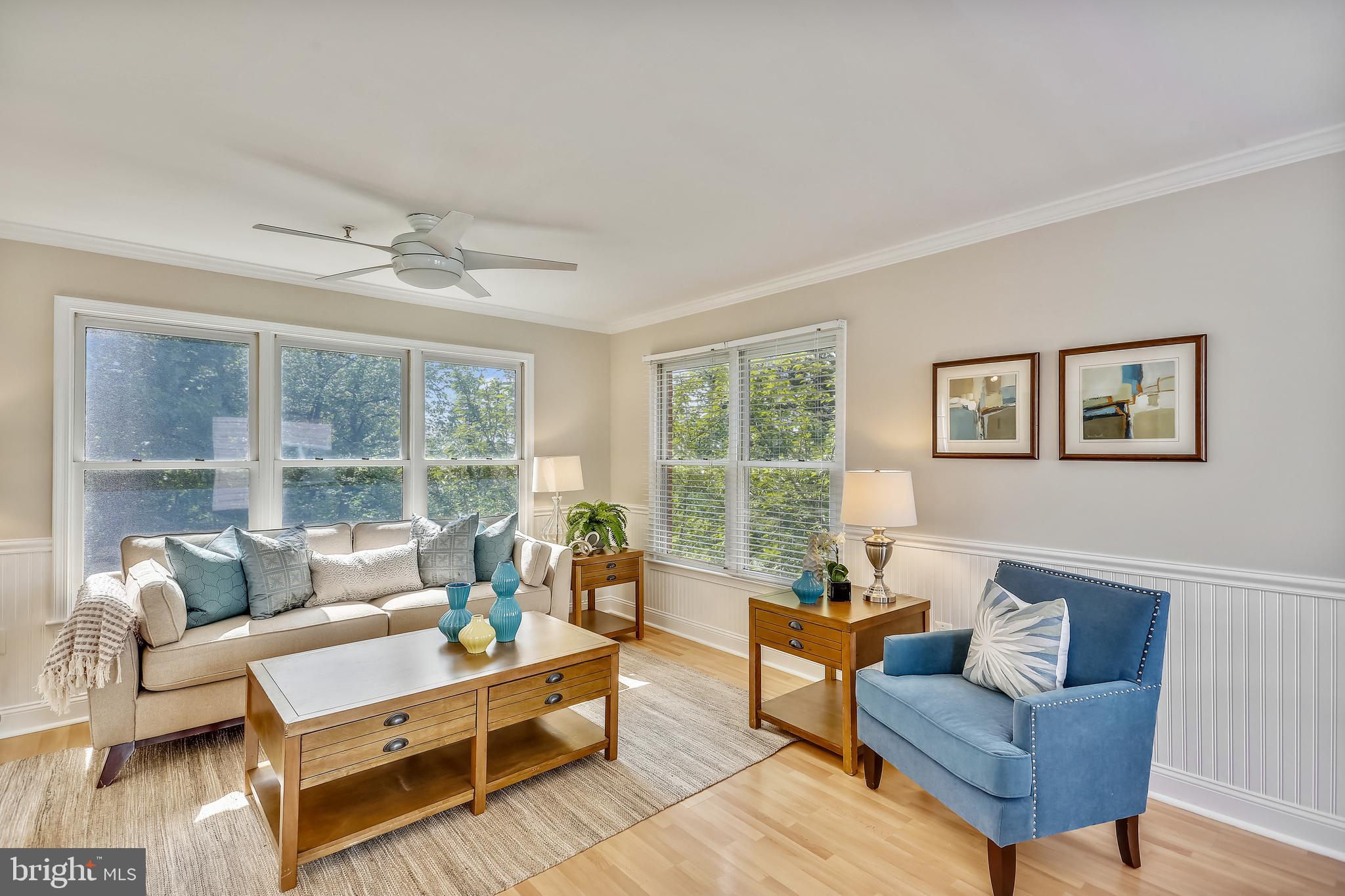 102 Ridgepoint Place Gaithersburg, MD 20878 - Photo 5 of 57 Main level living room area w/views of trees