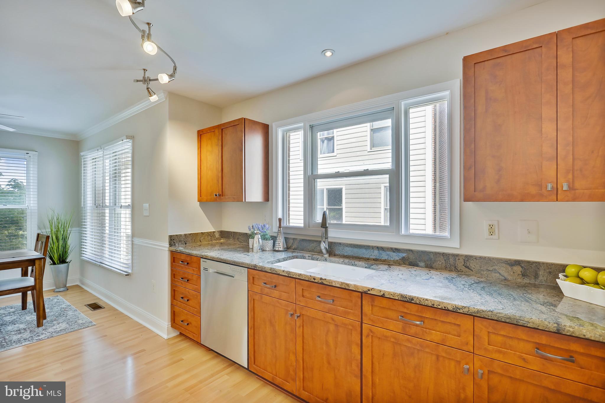 102 Ridgepoint Place Gaithersburg, MD 20878 - Photo 10 of 57 Kitchen renovation includes custom cabinetry