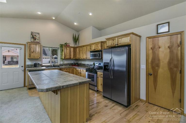 174 Southeast Rice Way Bend, OR 97702 - Photo 7 of 16 Additional Photo