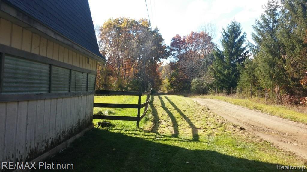 696 South Garner Road Milford, MI 48380 - Photo 13 of 15 1022141534b.jpg