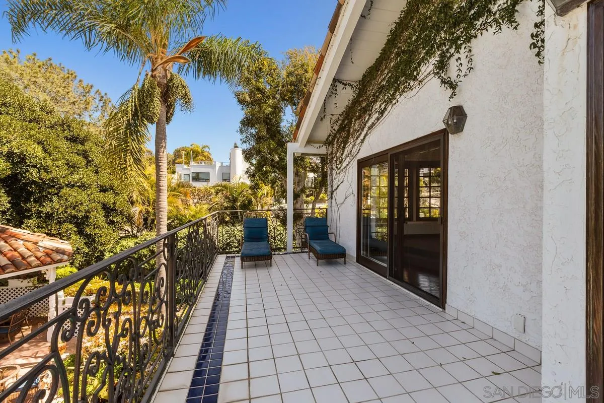 2070 De Mayo Road Del Mar, CA 92014 - Photo 23 of 43 a view of a pathway of a house with wooden fence