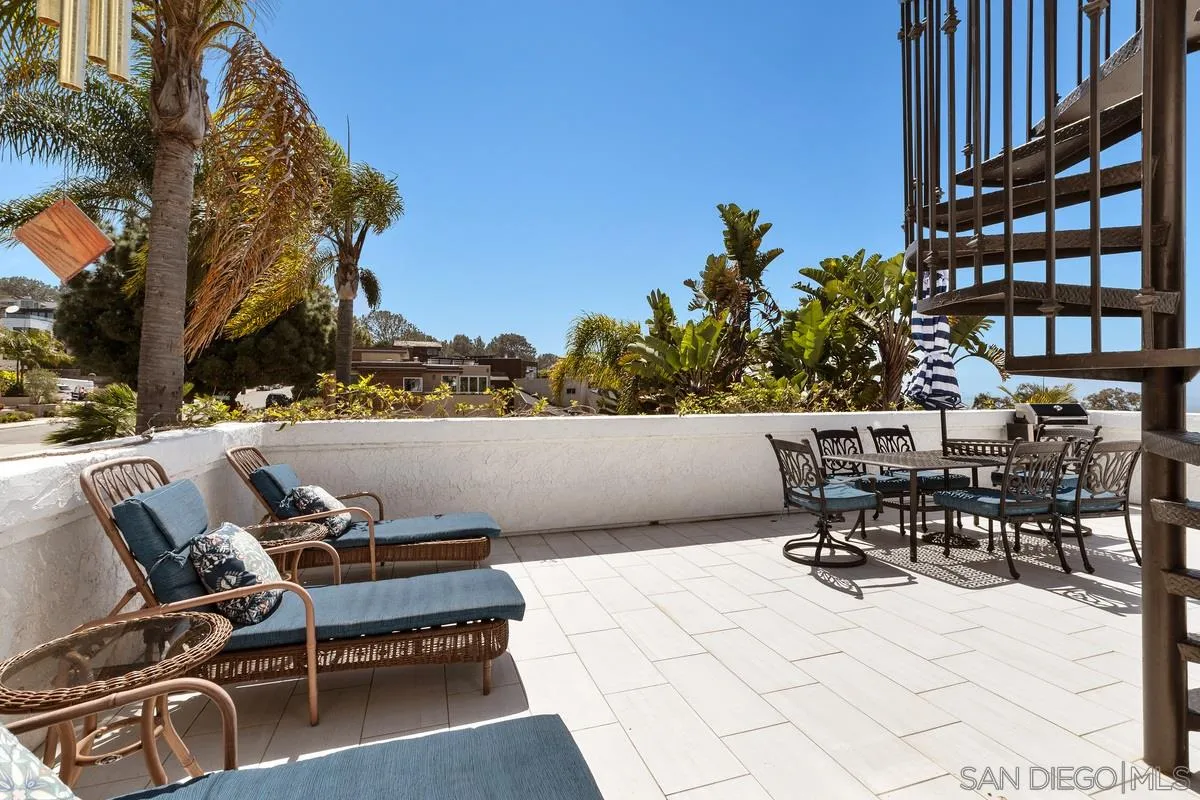 2070 De Mayo Road Del Mar, CA 92014 - Photo 25 of 43 a view of a terrace with furniture