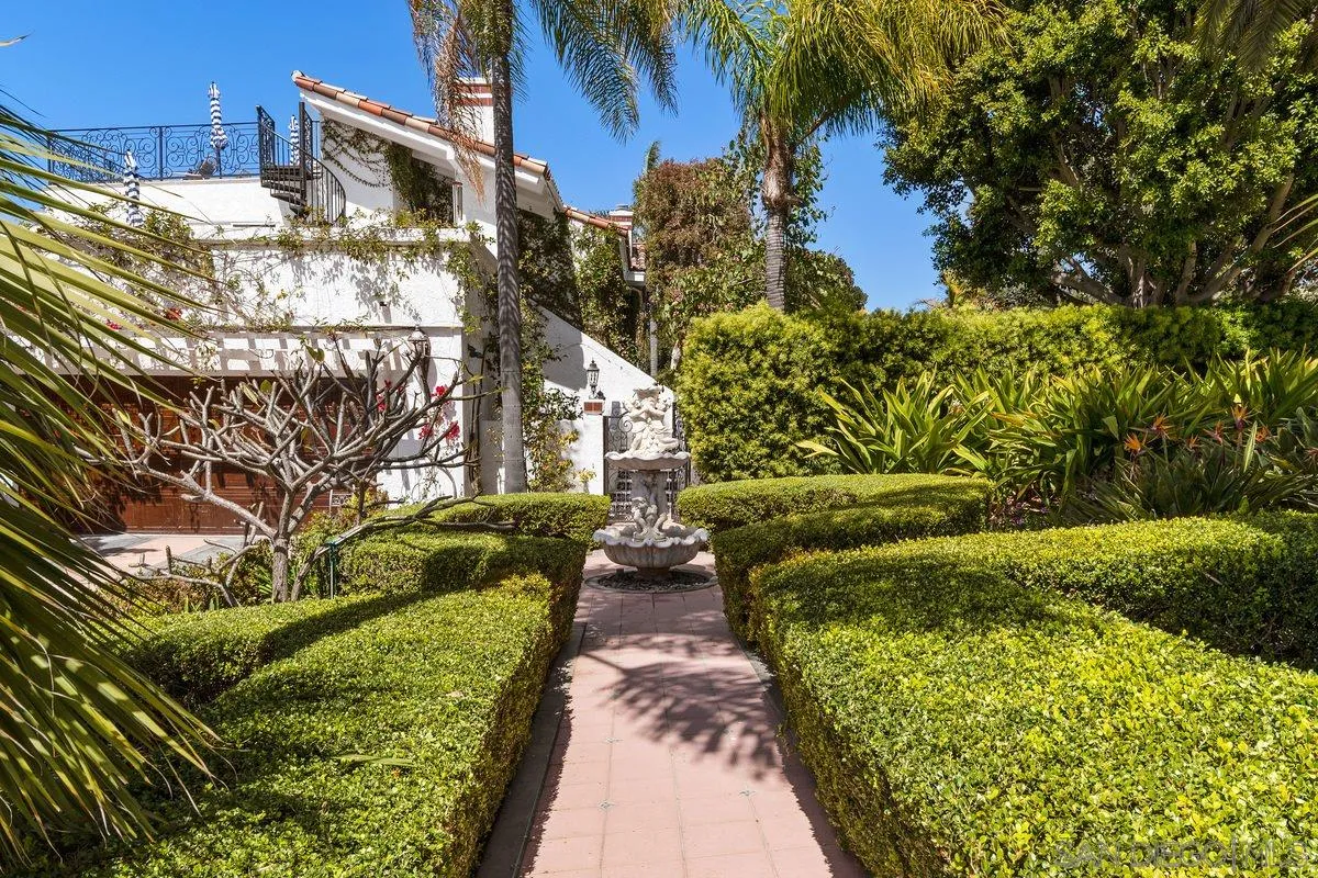 2070 De Mayo Road Del Mar, CA 92014 - Photo 4 of 43 a view of a pathway with a yard