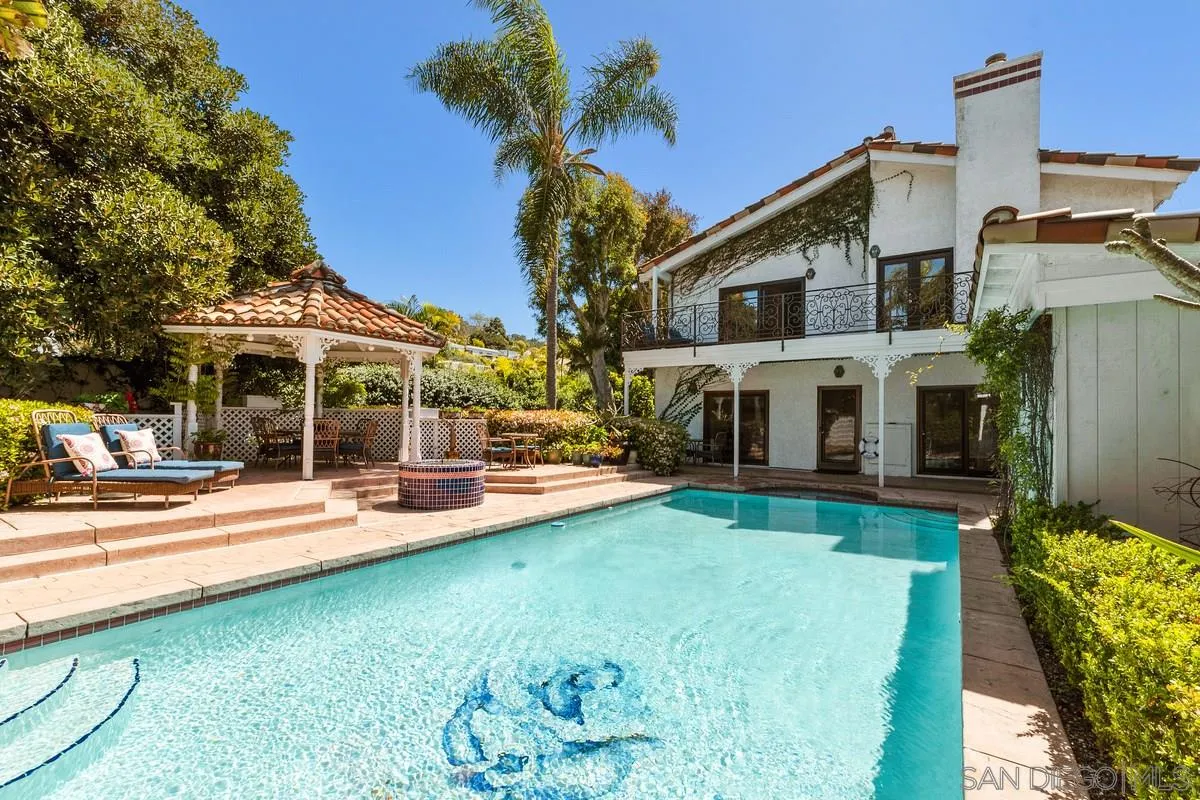 2070 De Mayo Road Del Mar, CA 92014 - Photo 42 of 43 a view of a house with swimming pool and sitting area