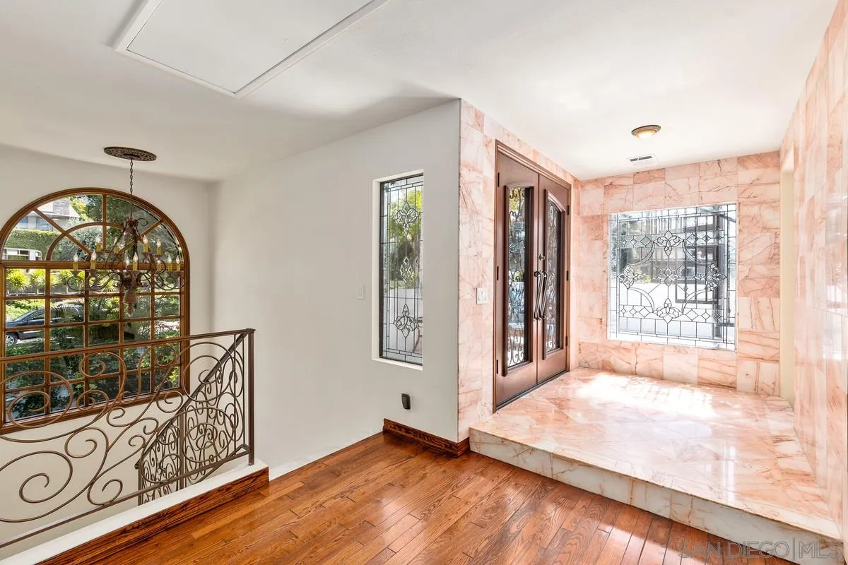 2070 De Mayo Road Del Mar, CA 92014 - Photo 7 of 43 a view of an entryway with wooden floor