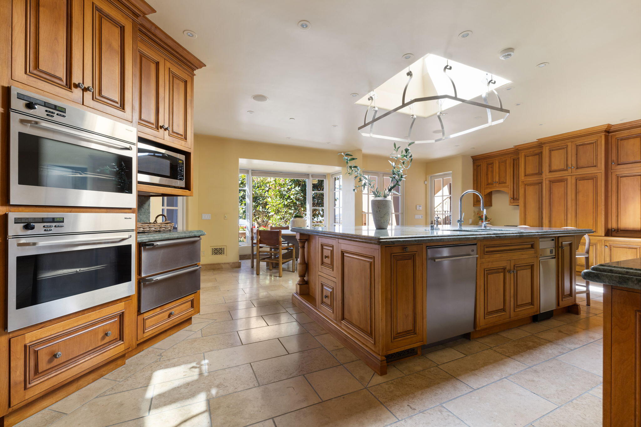 358 Woodley Road Montecito, CA 93108 - Photo 7 of 45 007