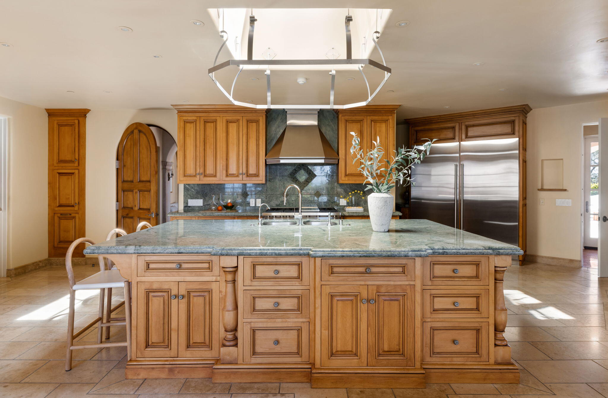 358 Woodley Road Montecito, CA 93108 - Photo 9 of 45 008