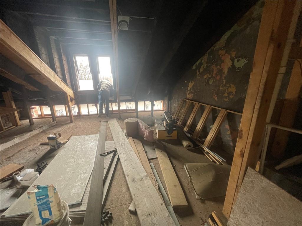 712 Armandale Street Pittsburgh, PA 15212 - Photo 4 of 12 a view of an entryway with seating