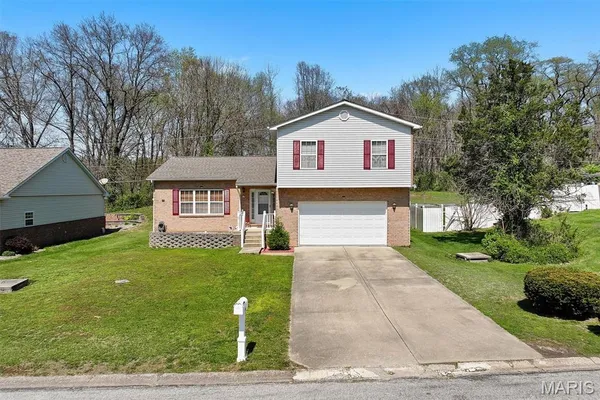 $325,000 | 66 Dianne Drive, Belleville, IL 62220