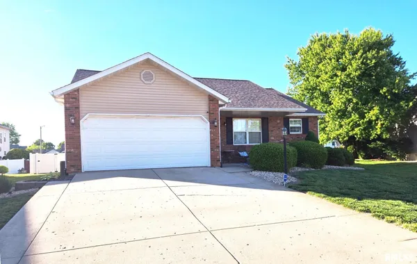 $338,900 | 59 Julie Drive, Glen Carbon, IL 62034