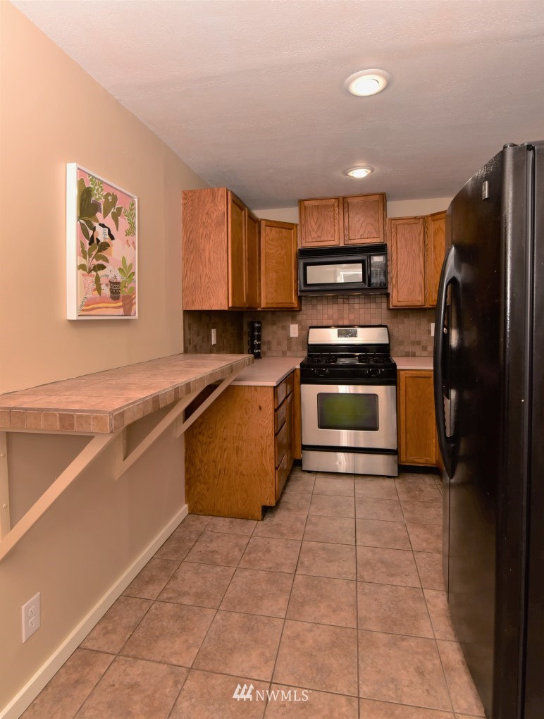 1823 Northeast Rustic Lane Bremerton, WA 98310 - Photo 8 of 28 Gallery Image 8