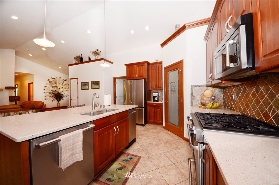 9445 Lundeen Road Southwest Rochester, WA 98579 - Photo 5 of 38 Gallery Image 5