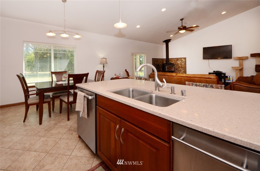 9445 Lundeen Road Southwest Rochester, WA 98579 - Photo 6 of 38 Gallery Image 6