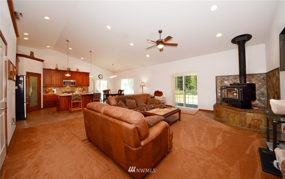 9445 Lundeen Road Southwest Rochester, WA 98579 - Photo 9 of 38 Gallery Image 9