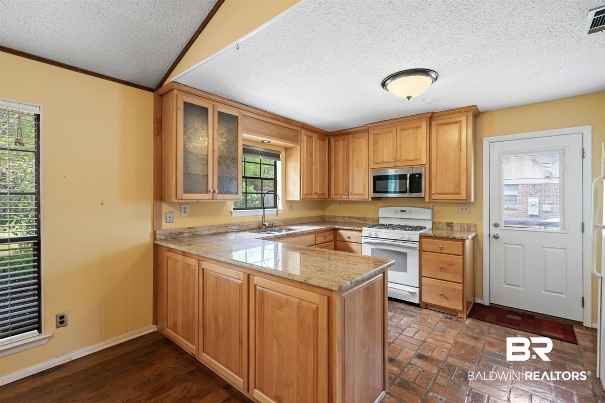 5233 Wilhelm Drive Mobile, AL 36618 - Photo 12 of 27