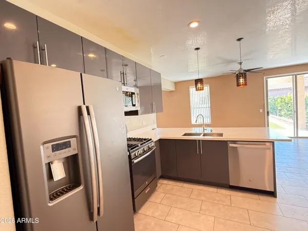 $2,695 | 6425 West Desert Hollow Drive, Phoenix, AZ 85083