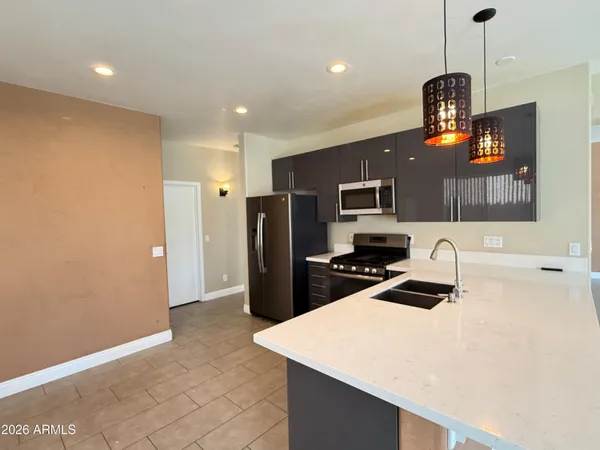 $2,695 | 6425 West Desert Hollow Drive, Phoenix, AZ 85083