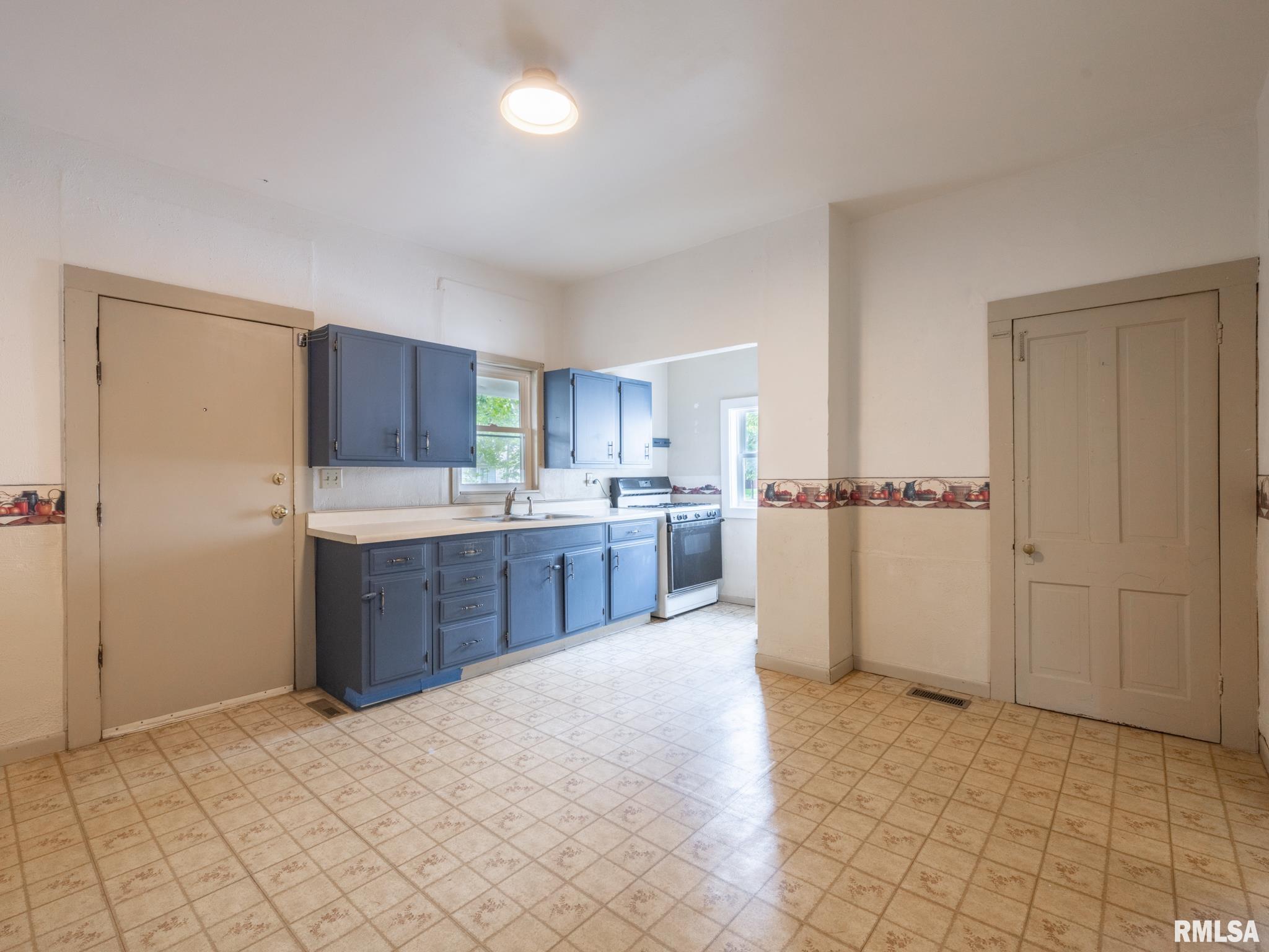 1301 Spring Street Pekin, IL 61554 - Photo 10 of 44 Gallery Image 10