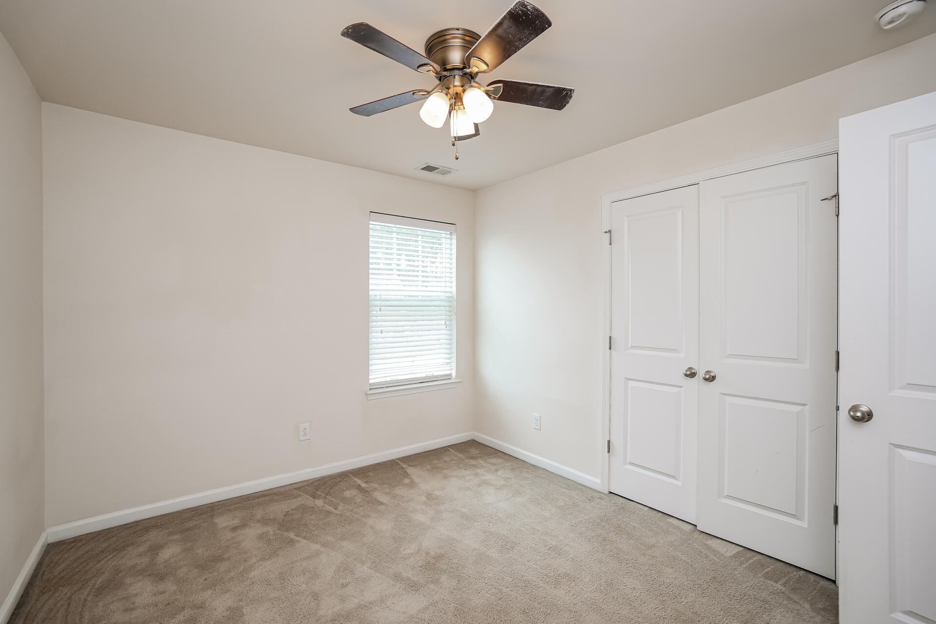 350 Spectrum Road Summerville, SC 29486 - Photo 12 of 17 14-photo-Bedroom-5f70072c-17cb-486c-bae8
