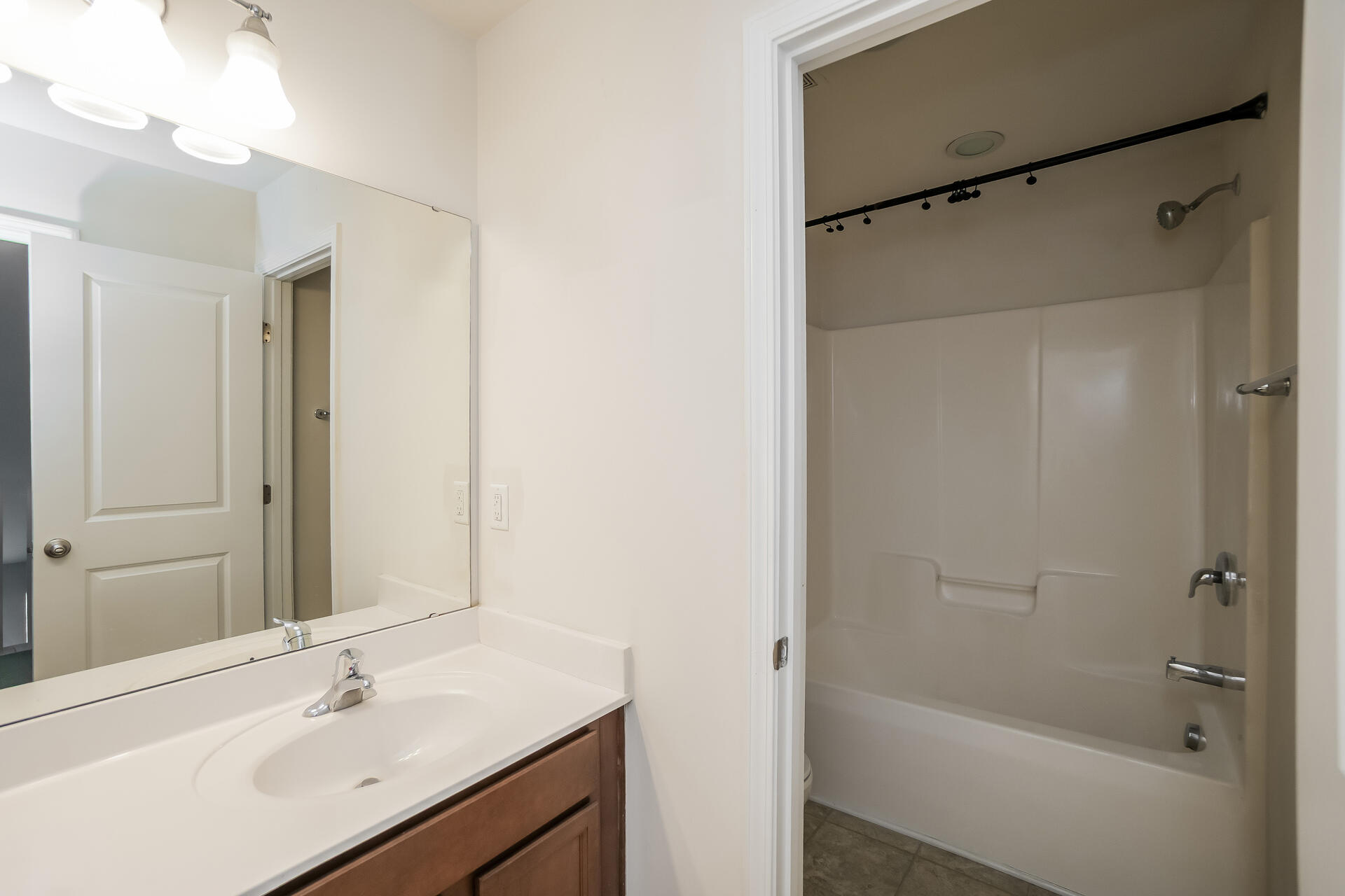 350 Spectrum Road Summerville, SC 29486 - Photo 14 of 17 16-photo-Bathroom-3b248590-0653-45fe-b2b