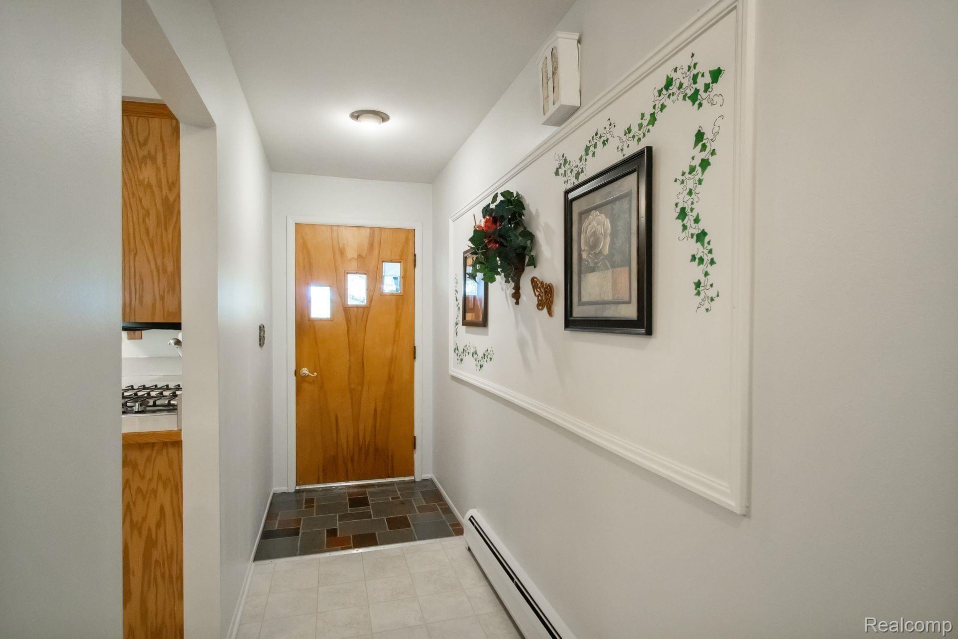 2270 Armond Road Howell, MI 48855 - Photo 15 of 30 Foyer