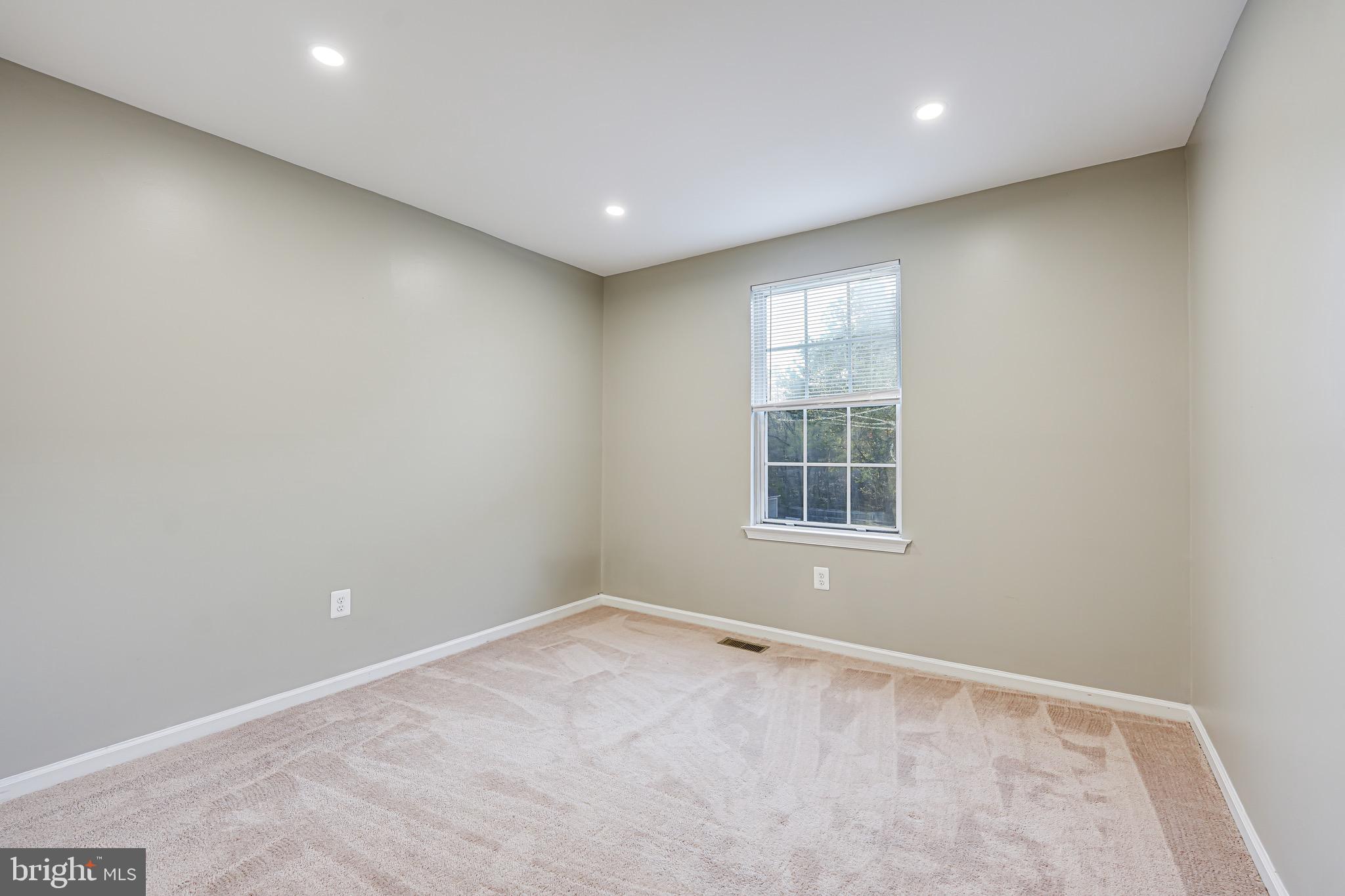 15592 Northgate Drive Dumfries, VA 22025 - Photo 15 of 51 an empty room with a window
