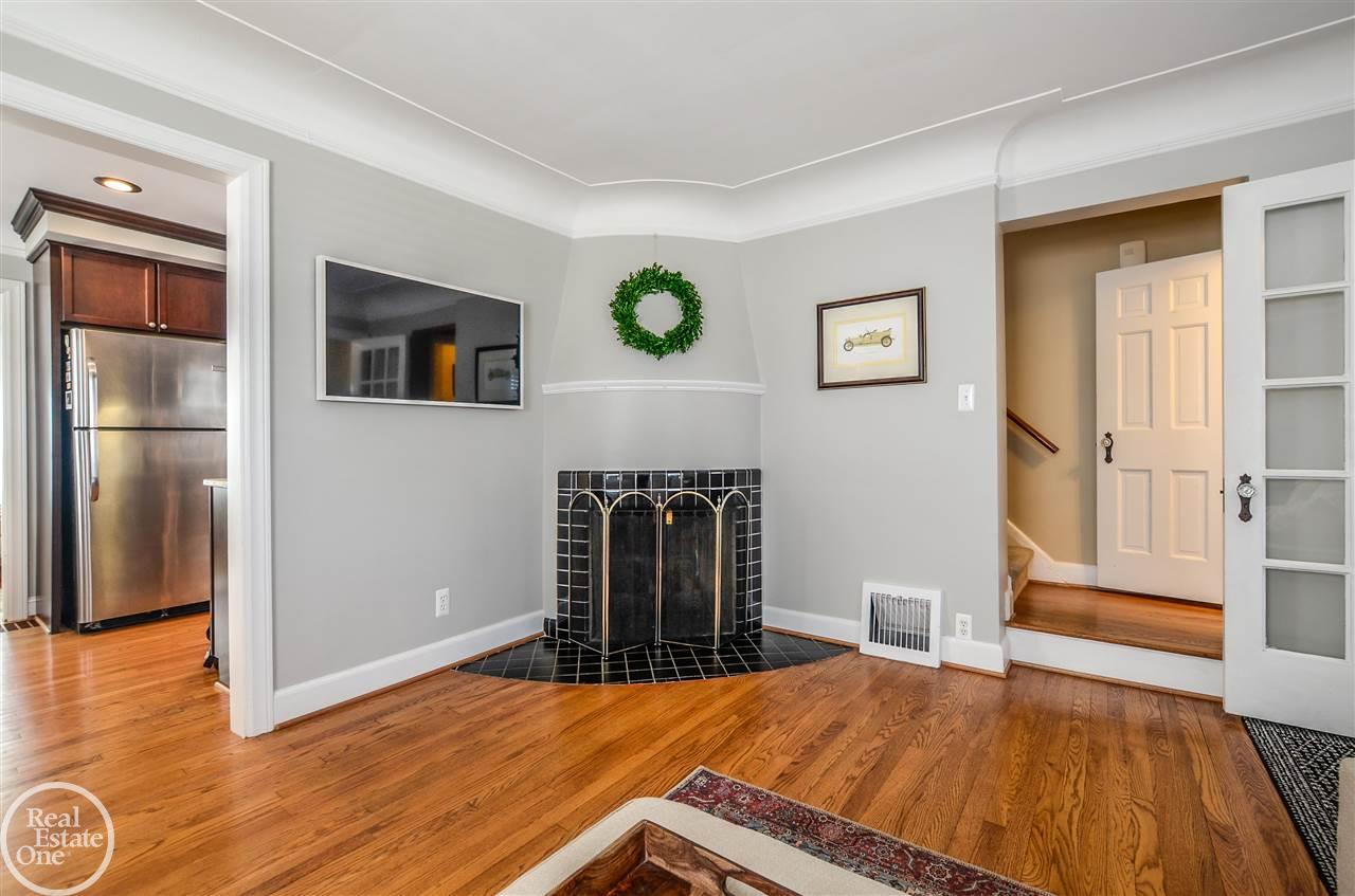 1753 Hampton Road Grosse Pointe Woods, MI 48236 - Photo 6 of 29