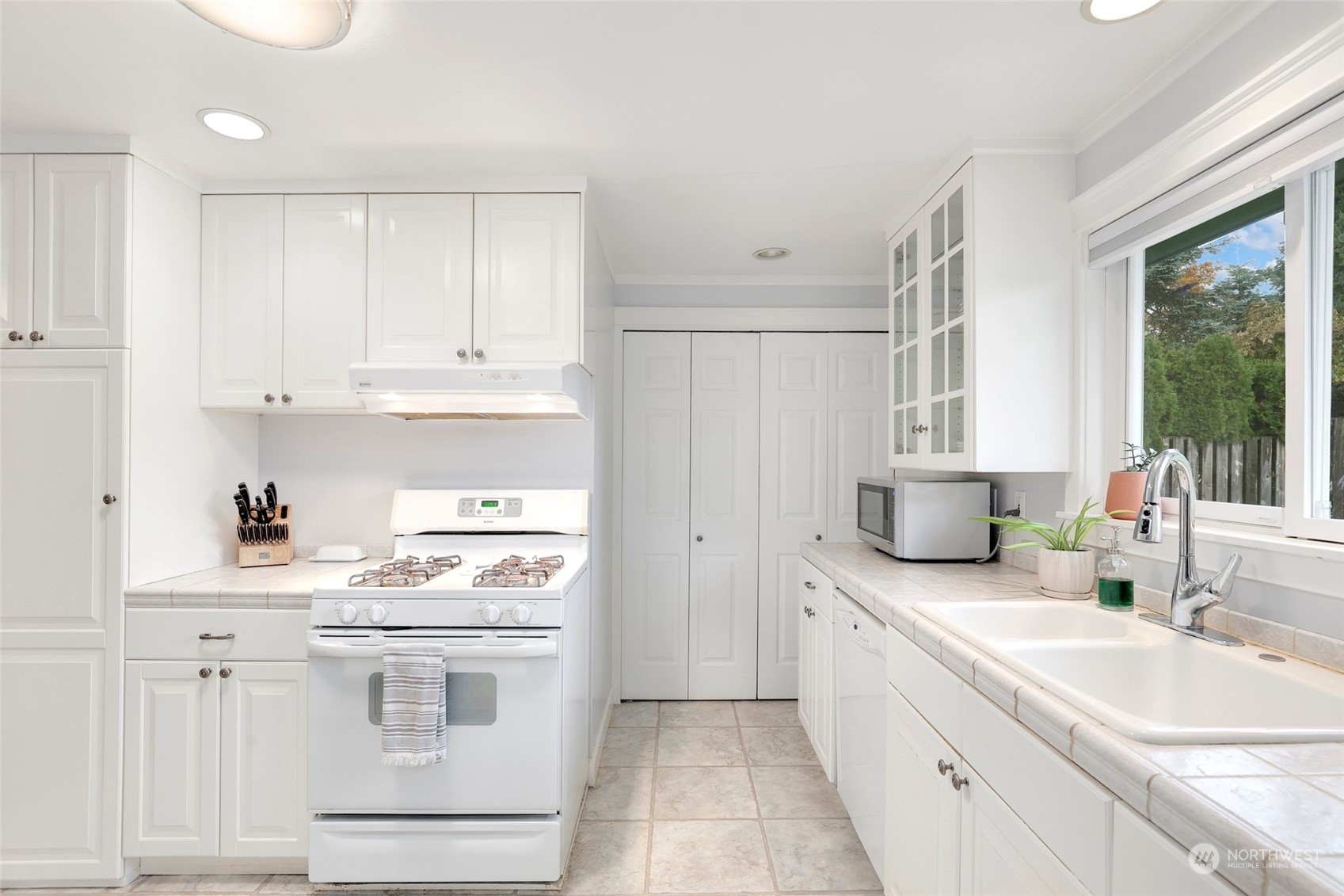 10813 Briar Road Southwest Lakewood, WA 98499 - Photo 16 of 30 a kitchen with granite countertop white cabinets and white appliances