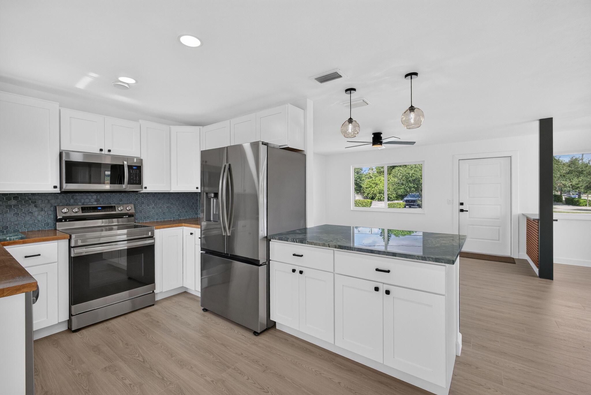 665 West 7th Street Riviera Beach, FL 33404 - Photo 19 of 62 21-web-or-mls-5D1A9262