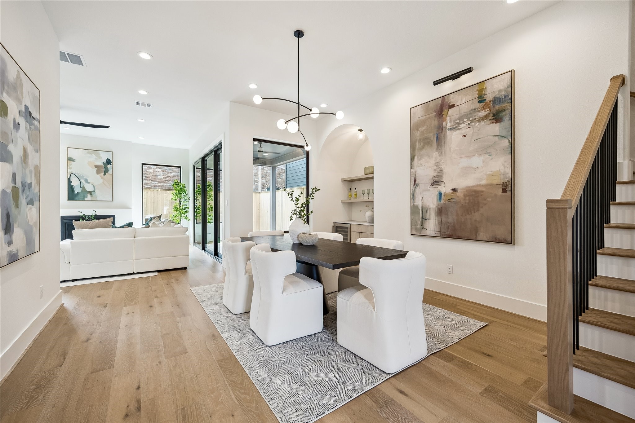 335 Harvard Street Houston, TX 77007 - Photo 3 of 35 Dining area - offers designer lighting fixture and a dry bar.